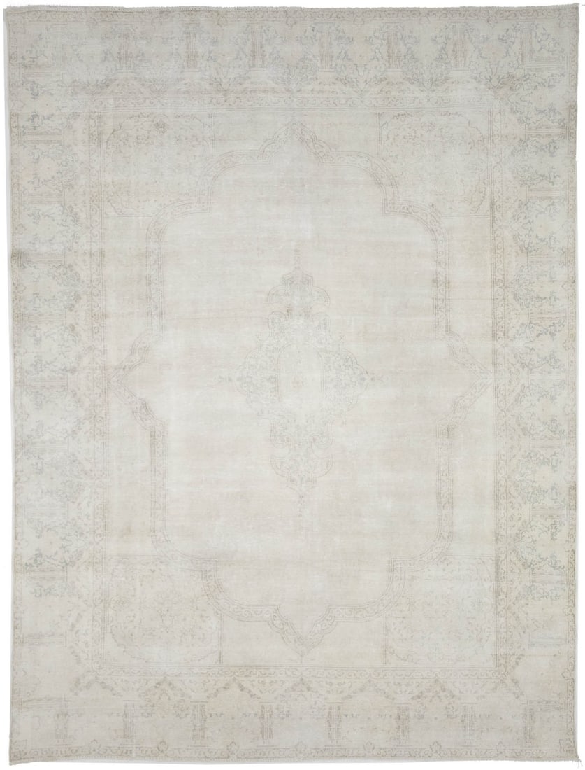 Vintage Hand-Knotted 10x13 ft Floral Oriental Wool Rug: Vintage Hand-Knotted 10x13 ft Floral Oriental Wool Rug Enhance your living space with this exquisite hand-knotted oriental rug, featuring a vintage floral pattern in muted tones of beige, cream, and b