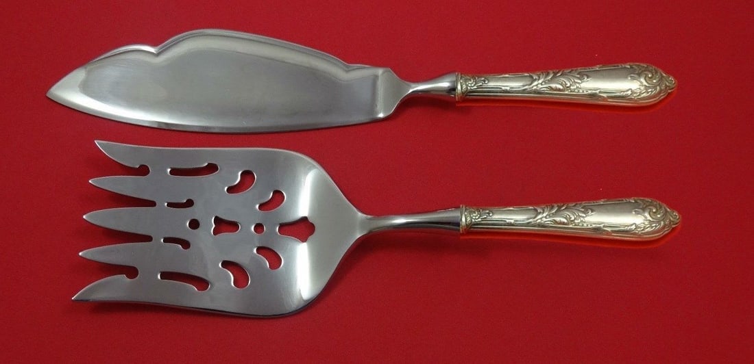 2 Piece Fish Serving Set Reed and Barton Romaine Sterling Silver HHWS: 2 Piece Fish Serving Set Reed and Barton Romaine Sterling Silver HHWS This is a 2-piece fish serving set in the Romaine pattern by Reed & Barton. It features custom-made sterling silver hollow handles