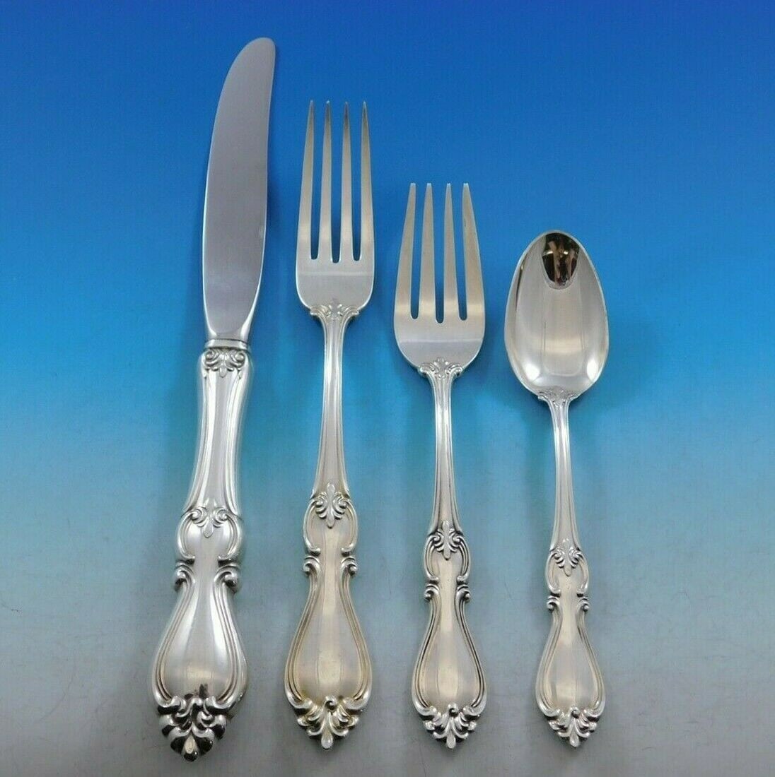 Towle Queen Elizabeth I Sterling Silver 4-Piece Dinner Set: Towle Queen Elizabeth I Sterling Silver 4-Piece Dinner Set Elevate your dining experience with this exquisite 4-piece dinner size place setting in the Queen Elizabeth I pattern by Towle. Crafted from 