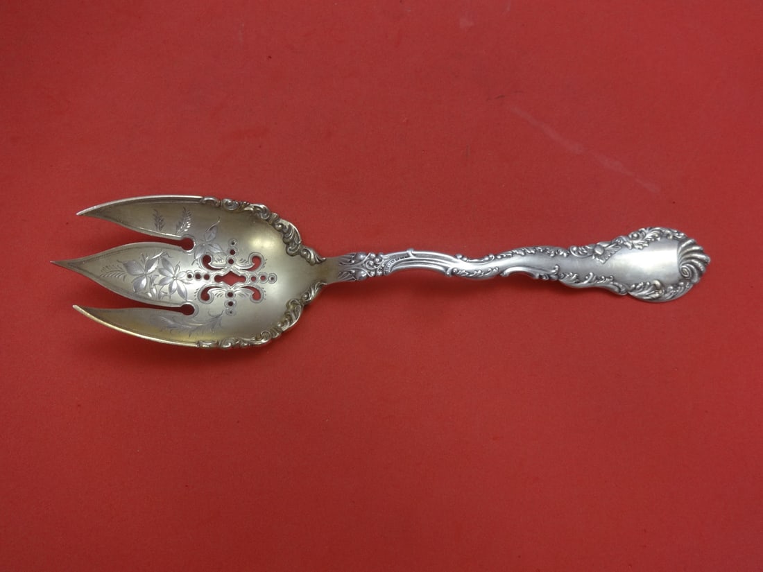 Lunt Elaine Sterling Silver Salad Serving Fork 8 3/4 Gold-Washed Brite-Cut: Lunt Elaine Sterling Silver Salad Serving Fork 8 3/4 Gold-Washed Brite-Cut This elegant salad serving fork features the beautiful Elaine pattern by Lunt, crafted from high-quality sterling silver. Wit