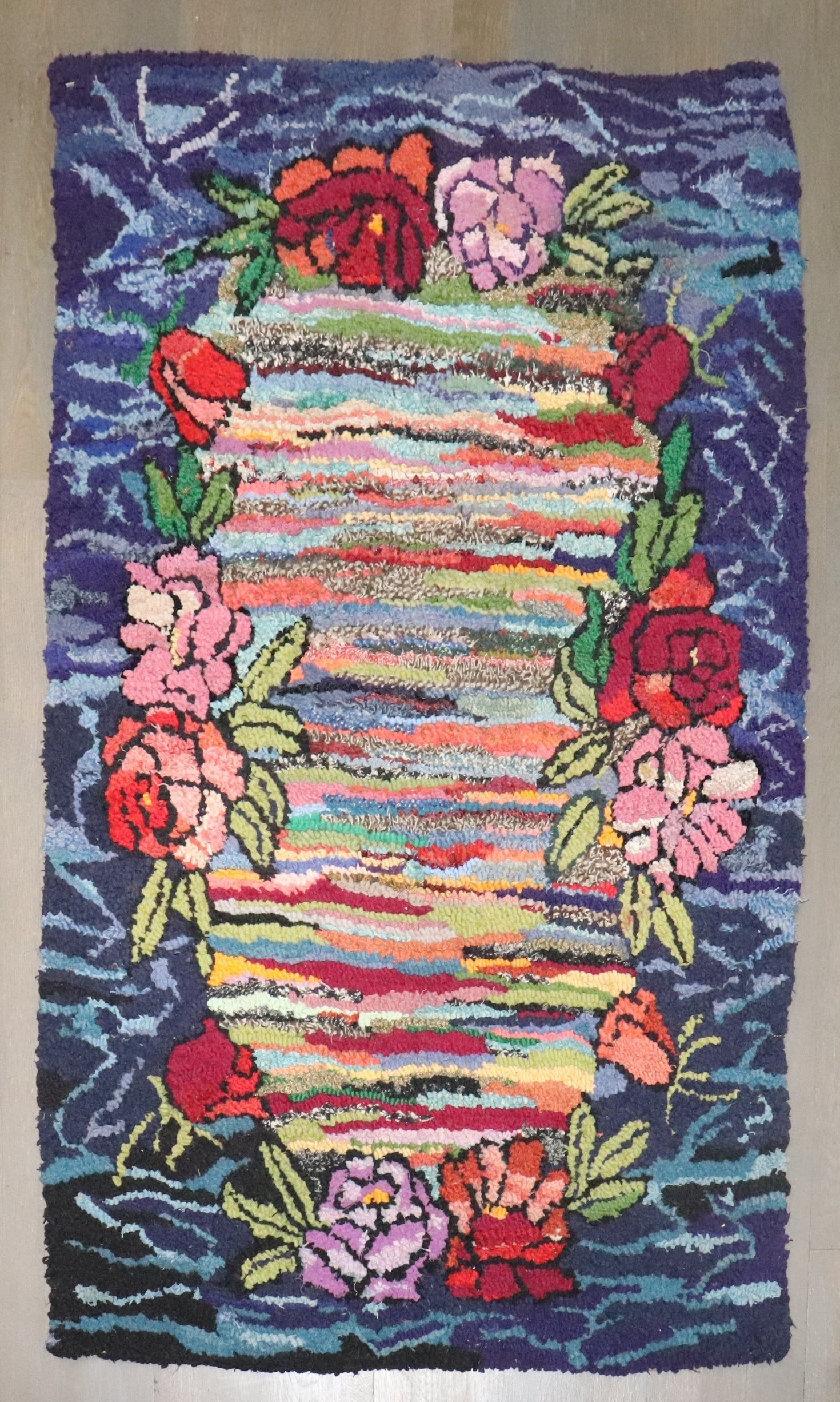 Early 20th Century American Floral Hooked Rug 2' 7" x 4' 1" (1 of 7)