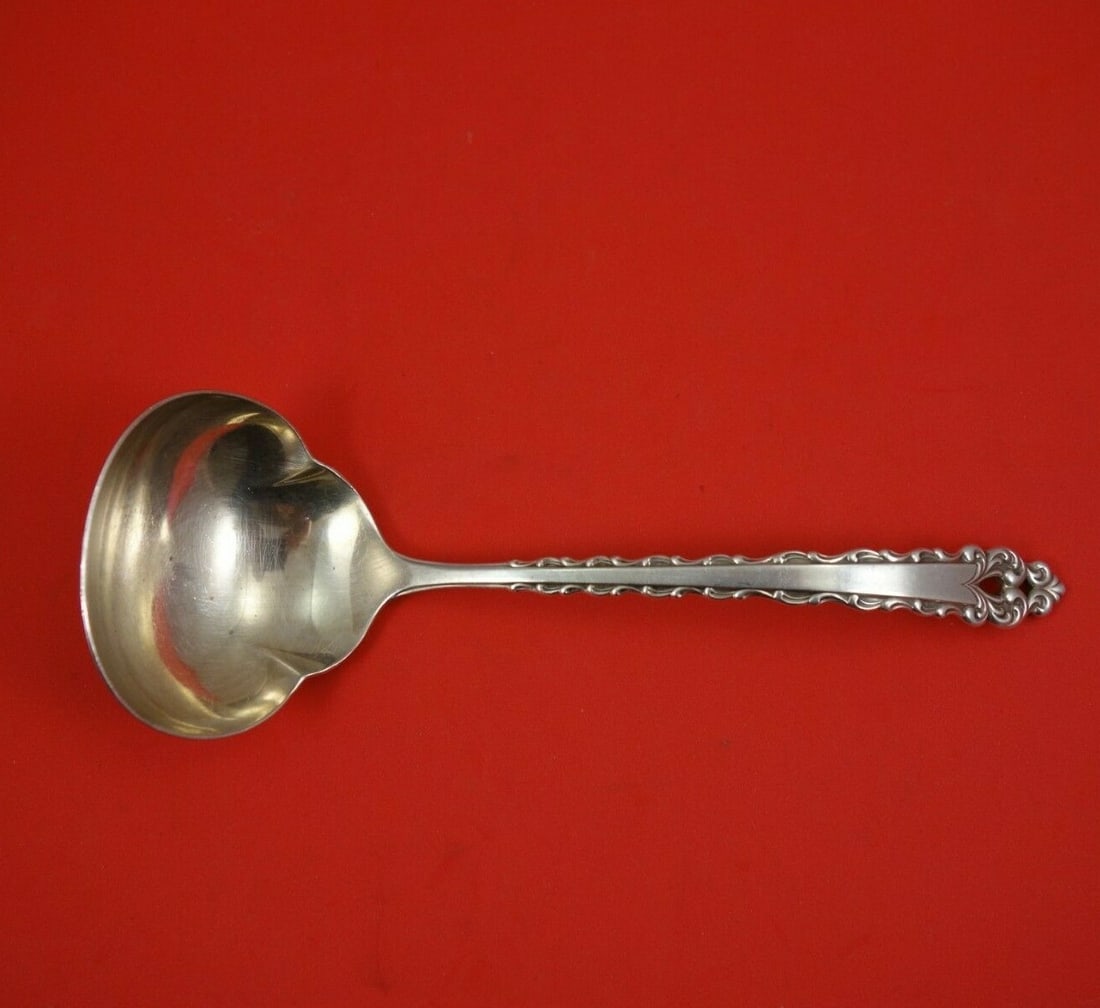 International La Strada Sterling Silver 7 Inch Gravy Ladle: International La Strada Sterling Silver 7 Inch Gravy Ladle Sterling silver gravy ladle in the La Strada pattern by International. This 7-inch serving piece is not monogrammed and is in excellent pre-o