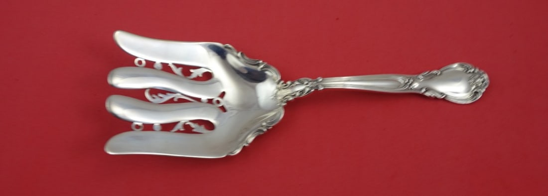 Gorham Chantilly Sterling Silver 4-Tine Asparagus Fork 8 7/8": Gorham Chantilly Sterling Silver 4-Tine Asparagus Fork 8 7/8" This exquisite asparagus fork is part of the renowned Chantilly pattern by Gorham, crafted from high-quality sterling silver. Featuring a 