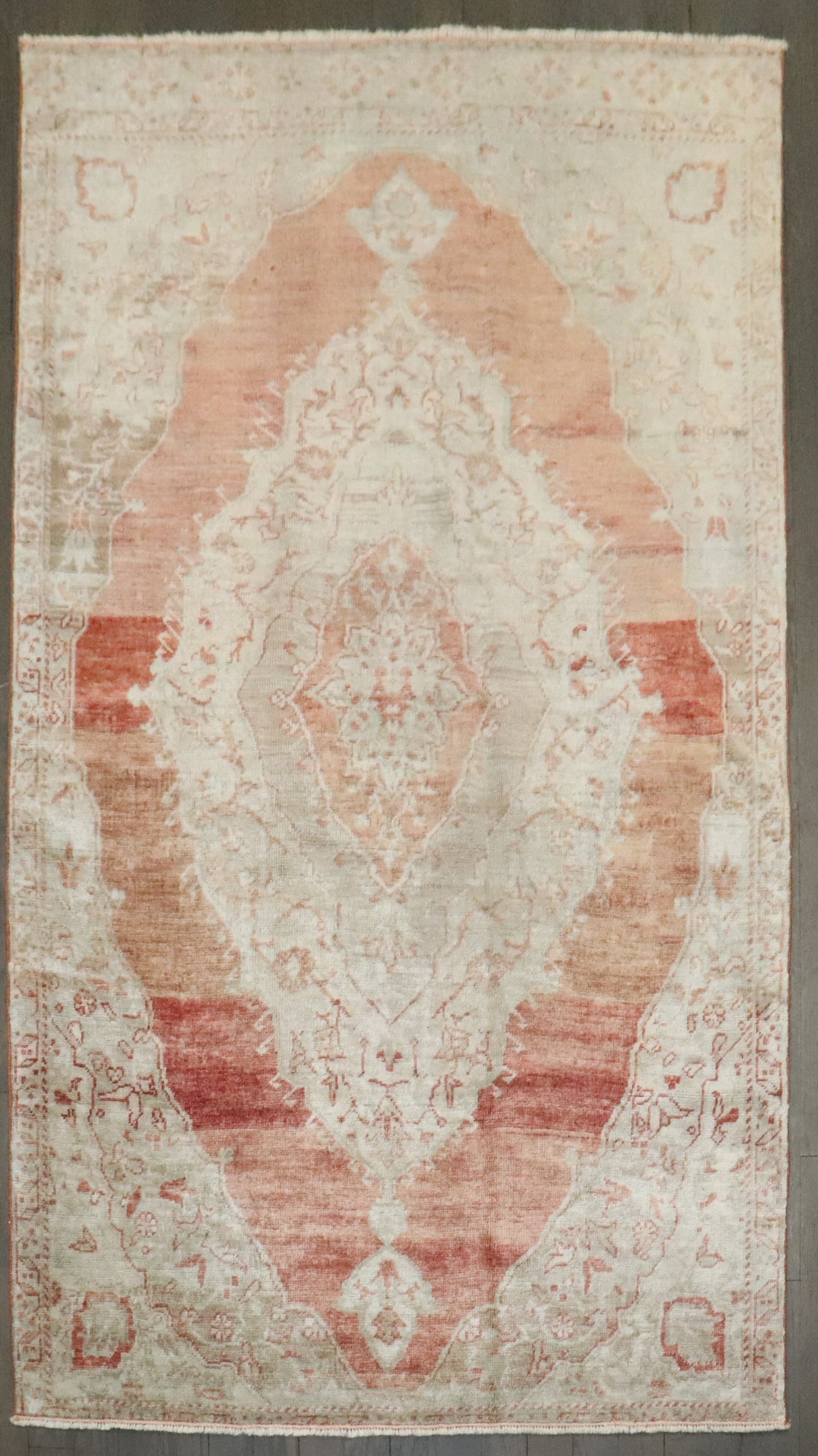 3' 2" x 5' 5" Early 20th Century Turkish Sivas Rug: 3' 2" x 5' 5" Early 20th Century Turkish Sivas Rug Early 20th century Turkish Sivas rug in muted colors. This pre-owned small rug offers the distinctive character of a traditional Sivas weave. Specifi