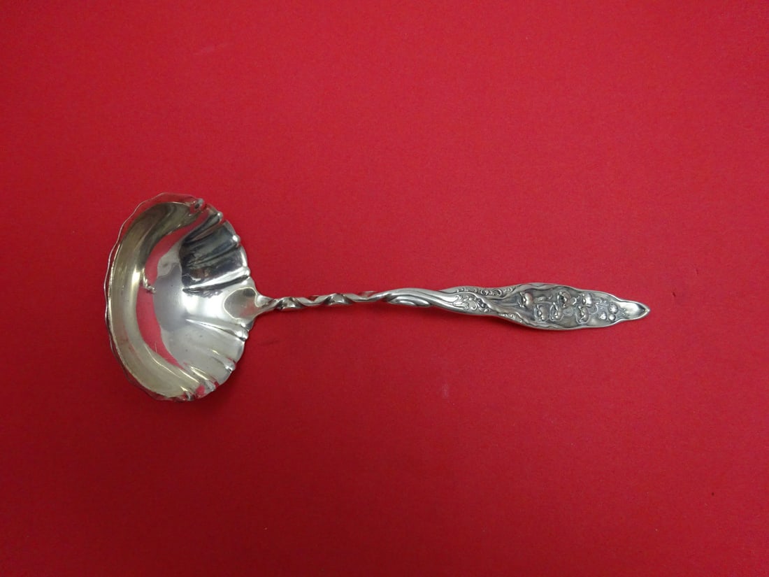 Whiting Sterling Silver Gravy Ladle Lily of the Valley Fluted Twist Handle 7.75": Whiting Sterling Silver Gravy Ladle Lily of the Valley Fluted Twist Handle 7.75" This exquisite gravy ladle, crafted by Whiting, showcases the elegant Lily of the Valley pattern. Made from high-qualit