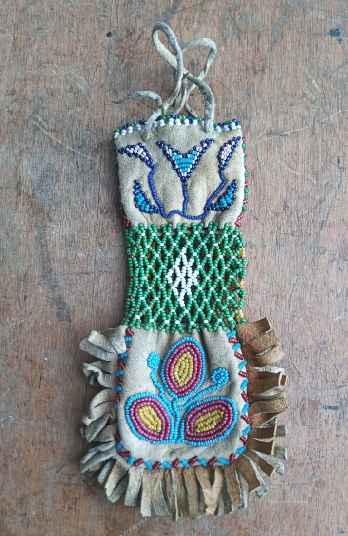 Northern Plains open beadwork pipe bag with strap 9 in (1 of 11)
