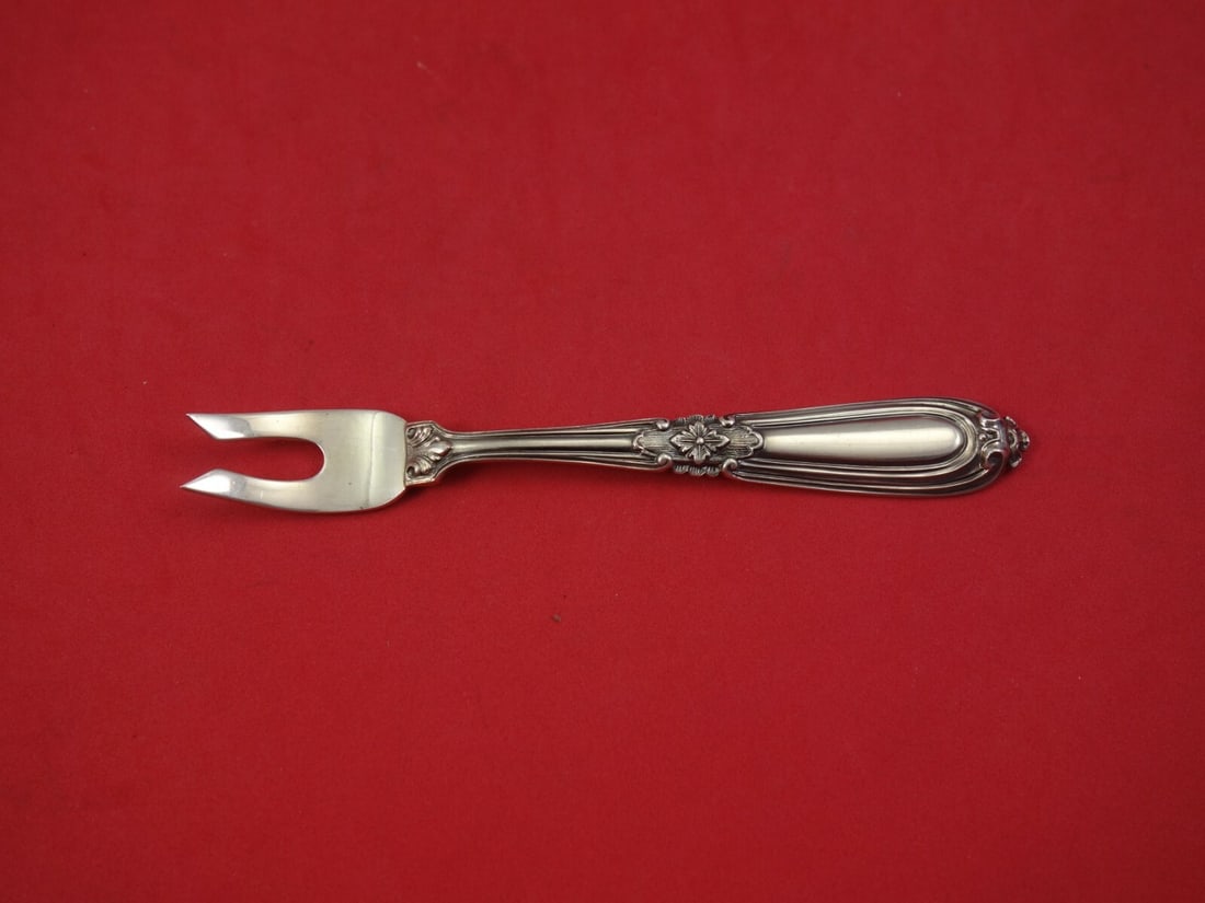 Buccellati Esteval Sterling Silver Oyster Fork 5 7/8 Inches: Buccellati Esteval Sterling Silver Oyster Fork 5 7/8 Inches Discover the elegance of the Esteval Oyster Fork crafted by Buccellati. This exquisite piece is made of high-quality sterling silver and mea