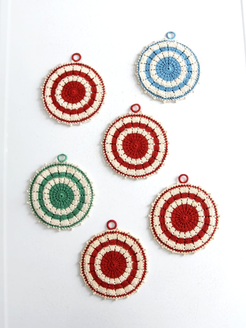 Charming Vintage Crochet Pot Holder Set of 6 Handmade Trivets (1 of 10)