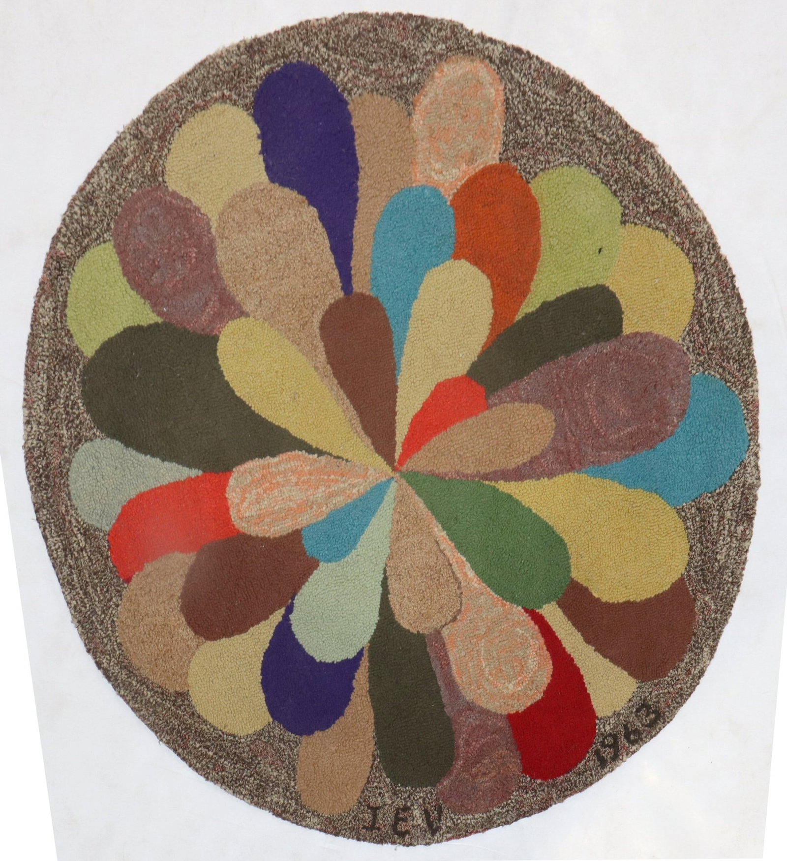 1963 American Hooked Rug 30'' Round Initialed IEV (1 of 6)