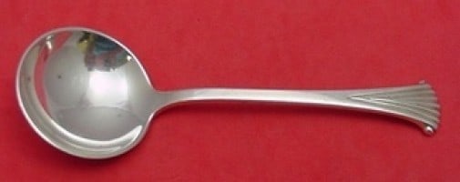 Tuttle Onslow Sterling Silver Bouillon Soup Spoon Rare 5 1/4": Tuttle Onslow Sterling Silver Bouillon Soup Spoon Rare 5 1/4" Discover a timeless piece of culinary elegance with this Onslow bouillon soup spoon by Tuttle. Crafted from high-quality sterling silver, 