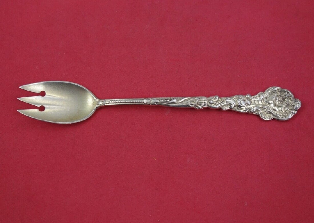 Gorham Versailles Sterling Silver Ice Cream Fork Rare Light Vermeil 6 1/4": Gorham Versailles Sterling Silver Ice Cream Fork Rare Light Vermeil 6 1/4" This exquisite ice cream fork, part of the cherished Versailles pattern by Gorham, showcases the elegance and craftsmanship s