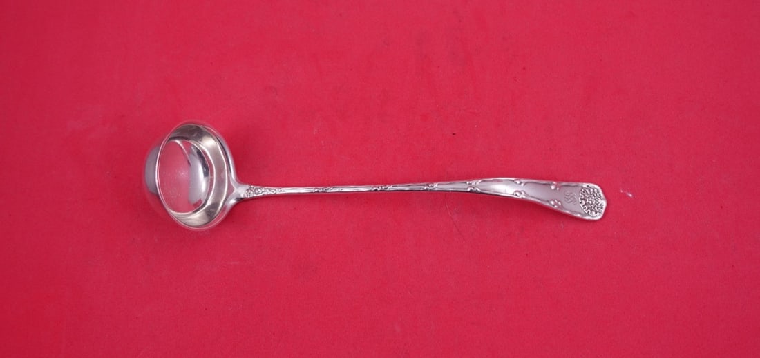 Tiffany Wave Edge Sterling Silver Sauce Ladle 7 1 4 Round Bowl: Tiffany Wave Edge Sterling Silver Sauce Ladle 7 1 4 Round Bowl This is a Tiffany & Co. Wave Edge pattern sterling silver sauce ladle featuring a round bowl. Measuring 7 1/4 inches in length, this ladl