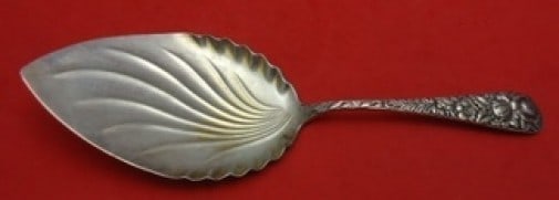 Durgin Repousse Sterling Silver Pie Server Fluted Blade 9 Inch: Durgin Repousse Sterling Silver Pie Server Fluted Blade 9 Inch The Repousse pie server by Durgin showcases an elegant fluted blade crafted from high-quality sterling silver. This exquisite piece is de