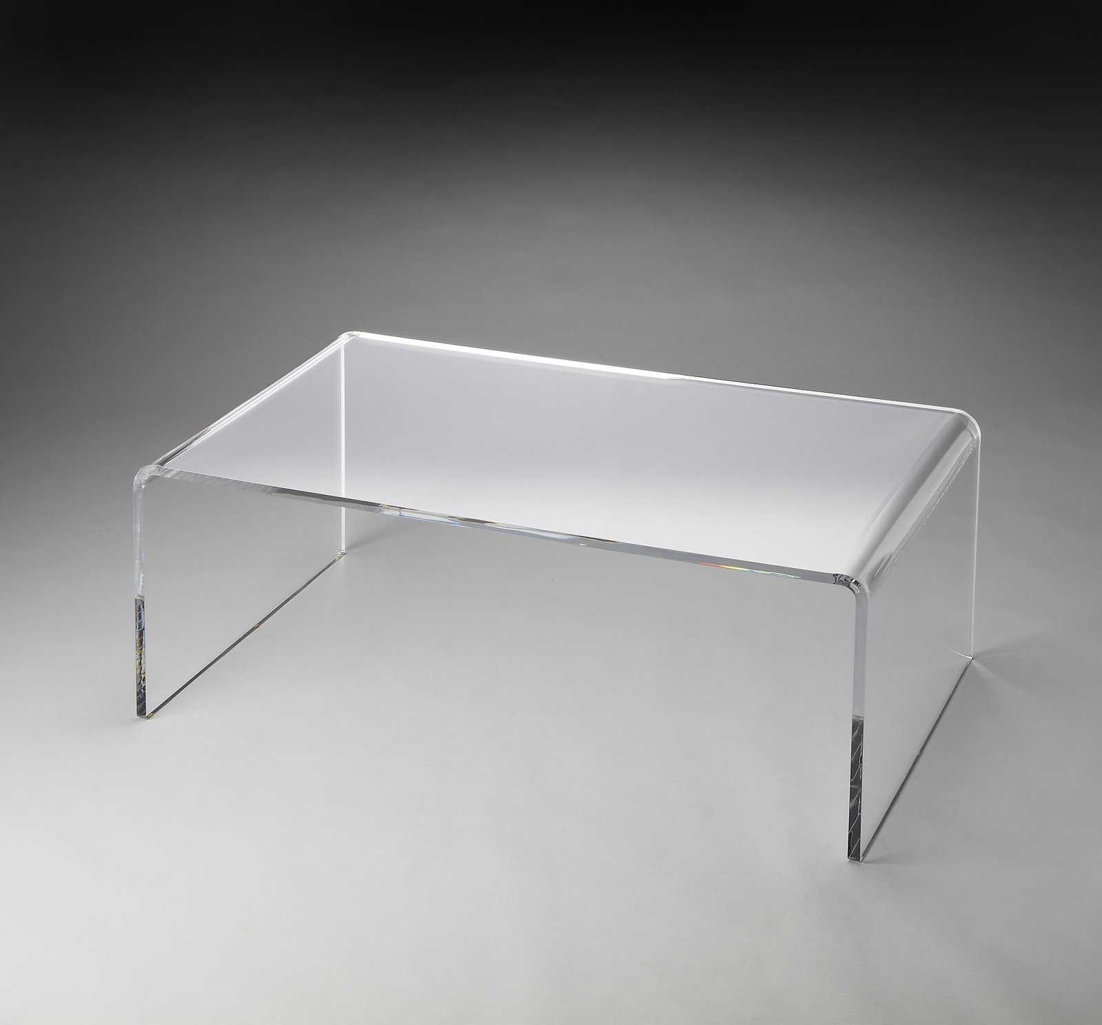 Contemporary Clear Acrylic Coffee Table Rectangular Modern Design: Contemporary Clear Acrylic Coffee Table Rectangular Modern Design This contemporary coffee table features a transparent acrylic construction with a clear finish, offering a modern and minimalist desig