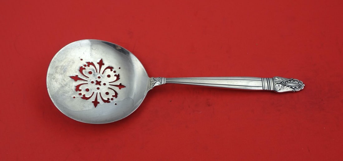 International Sterling Silver Norse Tomato Server 8 Inch Serving Piece: International Sterling Silver Norse Tomato Server 8 Inch Serving Piece This exquisite tomato server is crafted from sterling silver and features the elegant Norse pattern by International Sterling. Me