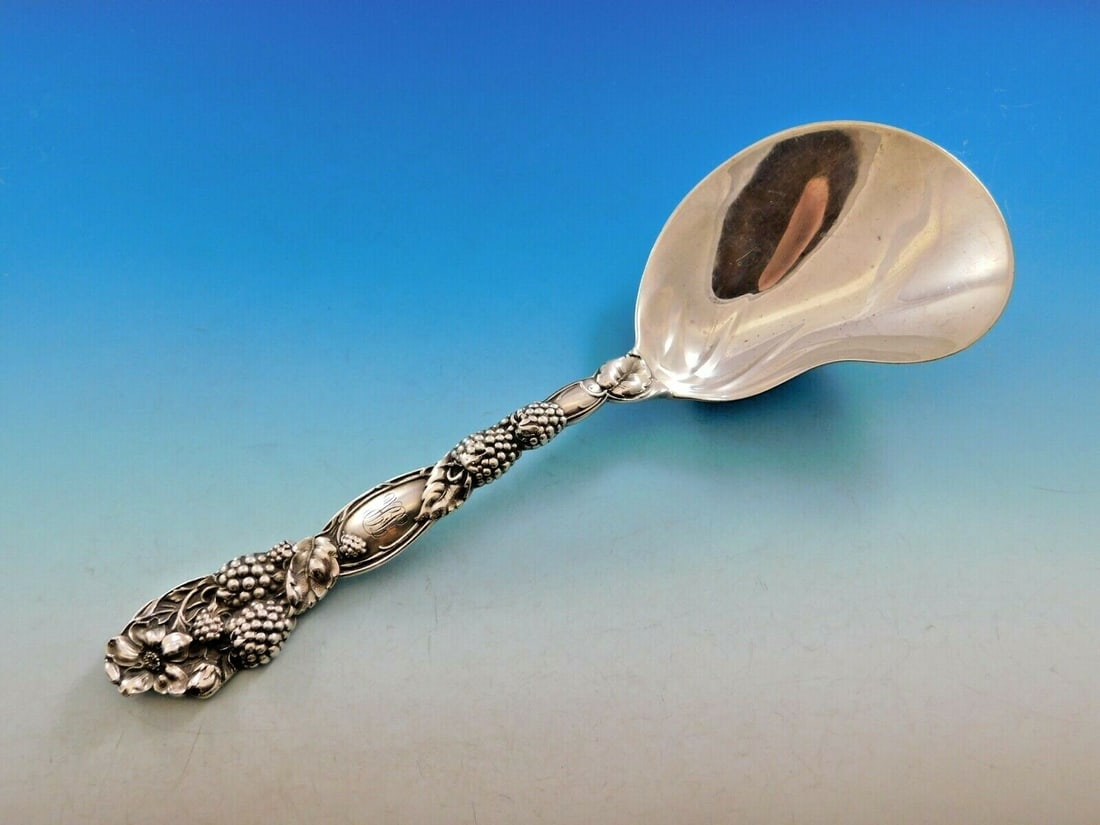 Tiffany & Co Blackberry Sterling Silver Serving Spoon 9.5": Tiffany & Co Blackberry Sterling Silver Serving Spoon 9.5" This exquisite serving spoon from Tiffany & Co. is crafted from sterling silver and features the elegant Blackberry pattern, showcasing a cha