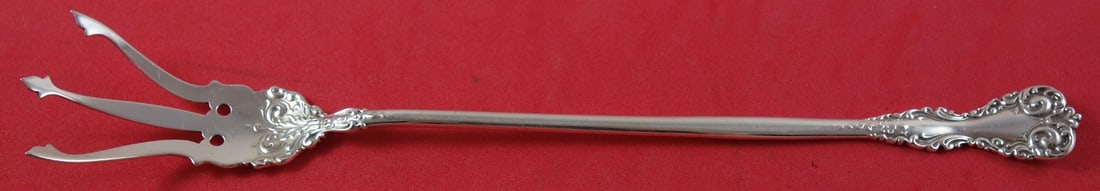 International Revere Sterling Silver Serving Lettuce Fork 8 5/8": International Revere Sterling Silver Serving Lettuce Fork 8 5/8" A sterling silver lettuce fork in the Revere pattern by International. This serving fork measures 8 5/8 inches, is not monogrammed, and