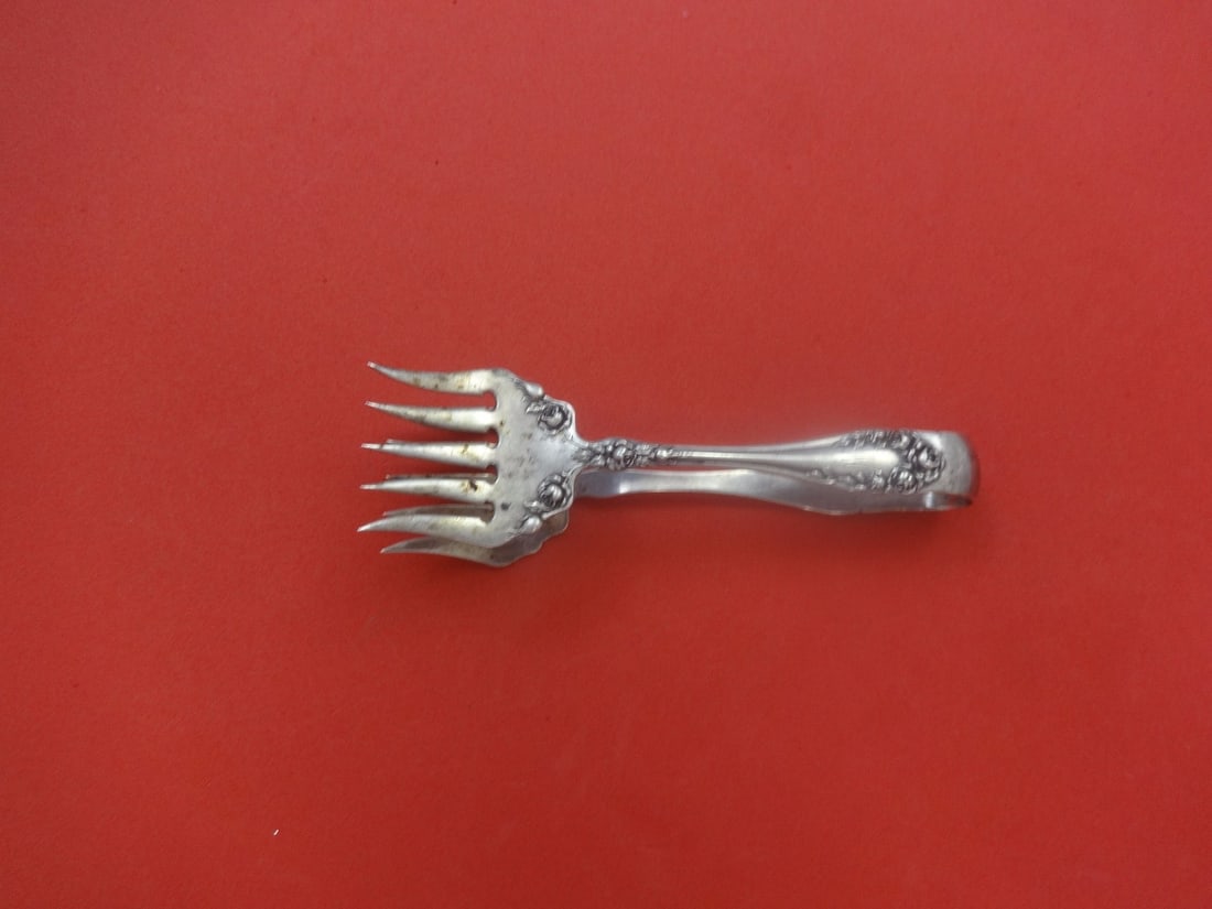 Wallace Sterling Silver Rose Pattern Sardine Tong 5 1/4 Inches: Wallace Sterling Silver Rose Pattern Sardine Tong 5 1/4 Inches This exquisite sardine tong from Wallace features the elegant Rose pattern, crafted from high-quality sterling silver. Measuring 5 1/4 in