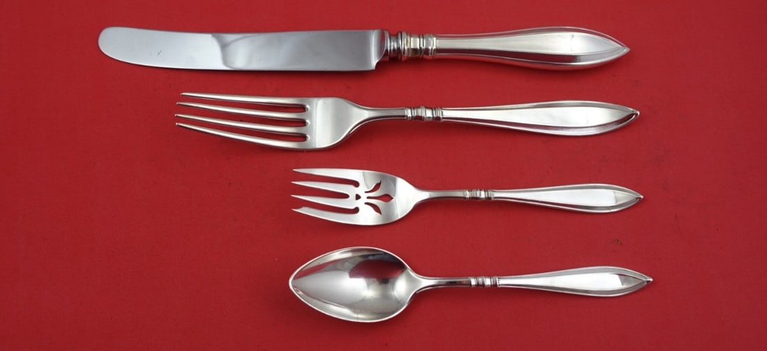 Gorham Portsmouth Sterling Silver 4-Piece Dinner Place Setting: Gorham Portsmouth Sterling Silver 4-Piece Dinner Place Setting Enhance your dining experience with this exquisite 4-piece dinner size place setting from the Portsmouth pattern by Gorham. Crafted from 