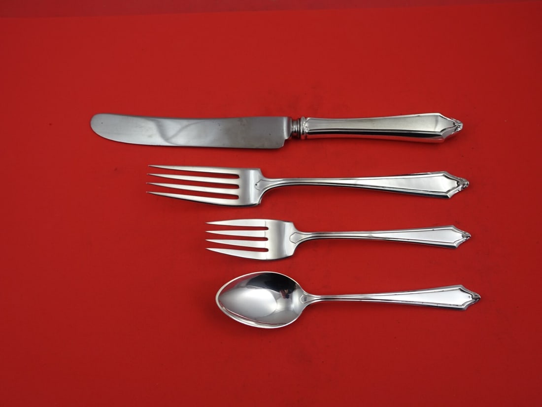 Towle Dorothy Manners Sterling Silver 4-Piece Dinner Place Setting: Towle Dorothy Manners Sterling Silver 4-Piece Dinner Place Setting Enhance your dining experience with this exquisite 4-piece place setting in the Dorothy Manners pattern by Towle. Crafted from high-q