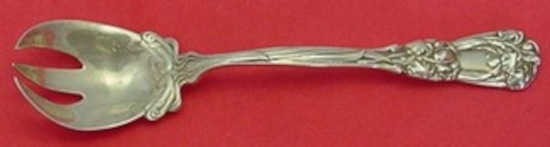 Durgin Gorham Iris Sterling Silver Ice Cream Fork 5.75 Inch: Durgin Gorham Iris Sterling Silver Ice Cream Fork 5.75 Inch Add a touch of elegance to your dessert table with this exquisite Iris ice cream fork, crafted by Durgin-Gorham. Made from high-quality ster
