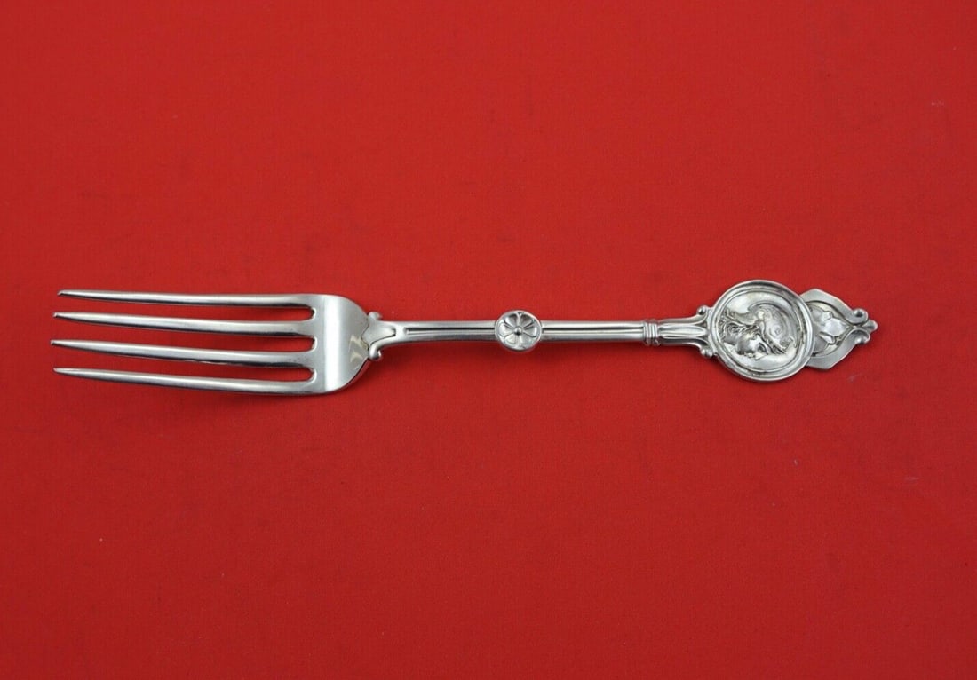 Koehler & Ritter Medallion Coin Silver Dinner Fork 7.5 Inches: Koehler & Ritter Medallion Coin Silver Dinner Fork 7.5 Inches Discover the elegance of the Medallion pattern dinner fork by Koehler & Ritter, crafted from coin silver. This exquisite fork measures 7 1