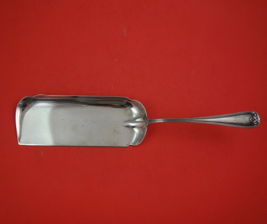 Durgin New Standish Sterling Silver Crumber 12.5 Inch Monogrammed: Durgin New Standish Sterling Silver Crumber 12.5 Inch Monogrammed Discover the elegance of the New Standish Crumber by Durgin, crafted from high-quality sterling silver. This exquisite piece measures 