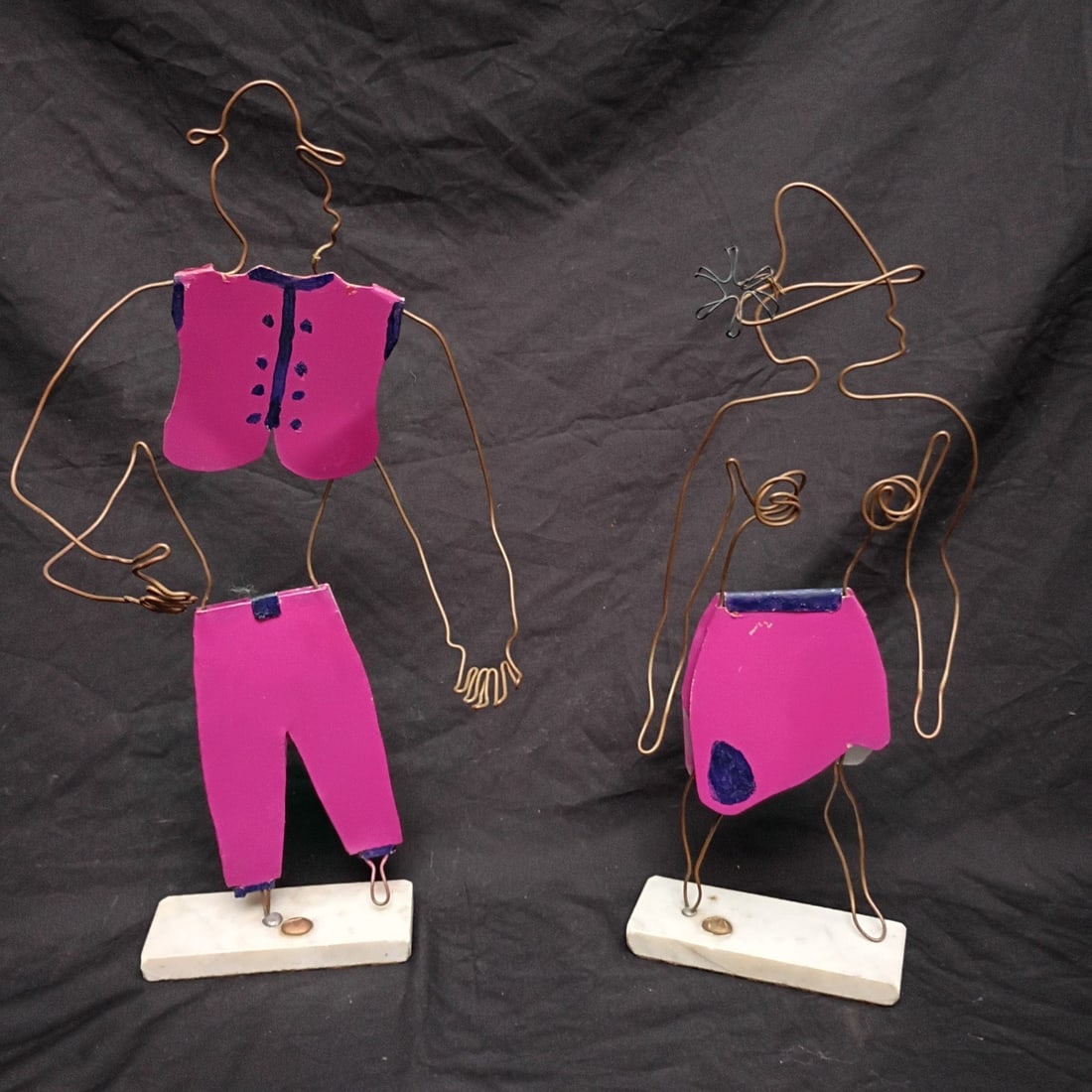 Tom Mescand Night Out wire sculptures pair man and woman 18 in: Tom Mescand Night Out wire sculptures pair man and woman 18 in Vintage pair of handmade modern sculptures titled "Night Out," attributed to Tom Mescand after Calder. This man and woman figural set is 