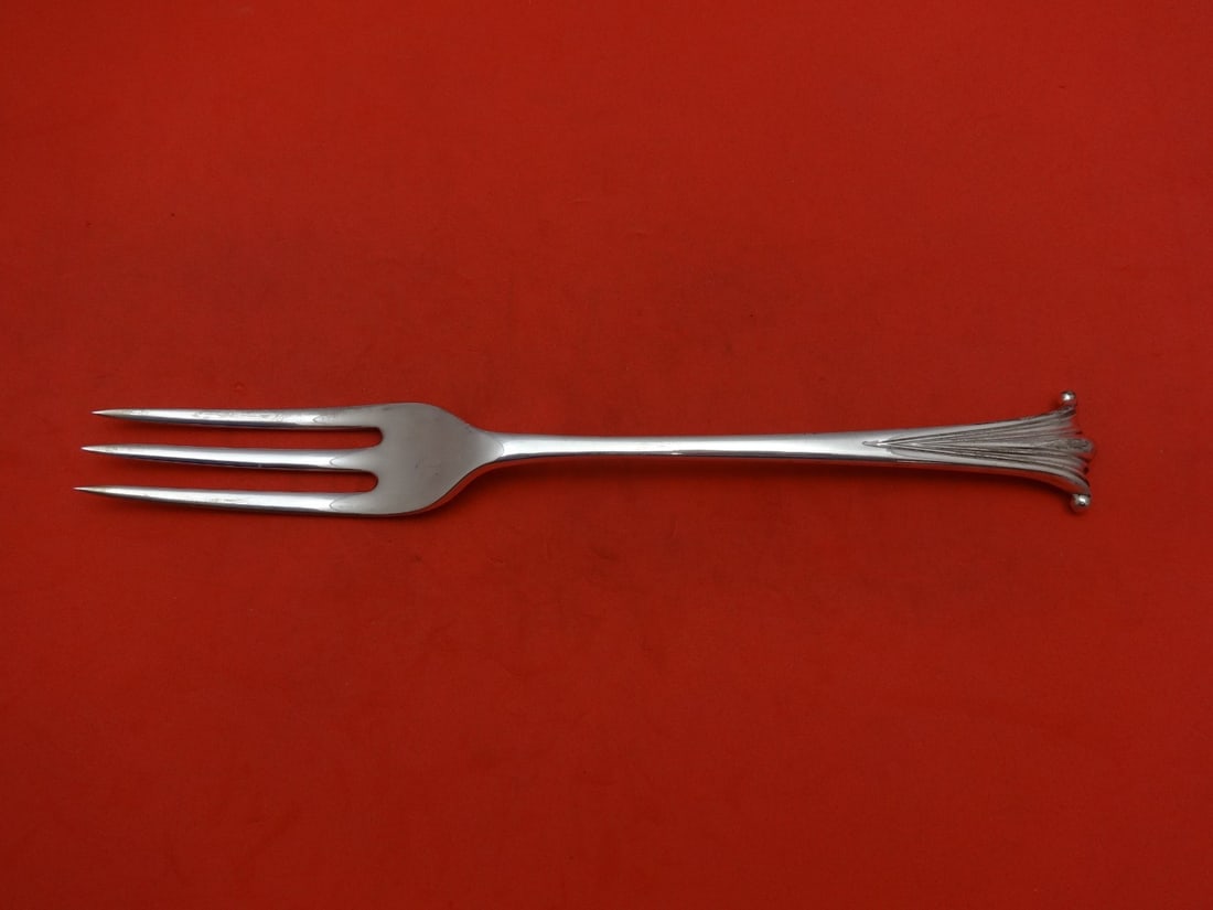 Worcester English Onslow Sterling Silver 3-Tine Dinner Fork 8 1/4": Worcester English Onslow Sterling Silver 3-Tine Dinner Fork 8 1/4" This exquisite dinner fork features the elegant English Onslow pattern by Worcester, crafted from high-quality sterling silver. With 
