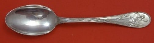 Lunt Quintessence Sterling Silver Serving Spoon 8 5/8": Lunt Quintessence Sterling Silver Serving Spoon 8 5/8" Sterling silver serving spoon in the Quintessence pattern by Lunt. It dates to the post-1940 period, was made in the United States, and is not mo