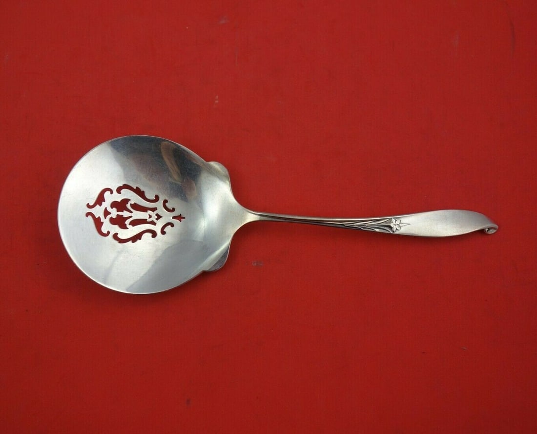 Wallace Wishing Star Sterling Silver Tomato Server 8 3/4": Wallace Wishing Star Sterling Silver Tomato Server 8 3/4" Serve your dishes in style with this exquisite Wishing Star Tomato Server by Wallace. Crafted from high-quality sterling silver, this beautifu
