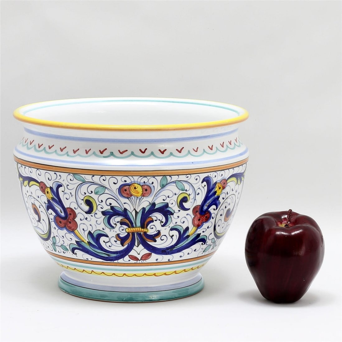 Luxury Ricco Deruta Ceramic Cachepot Planter 8H 10W 10D Dishwasher Safe: Luxury Ricco Deruta Ceramic Cachepot Planter 8H 10W 10D Dishwasher Safe Enhance your home decor with this stylish Ricco Deruta Ceramic Cachepot Planter. This luxurious small planter features a vibrant
