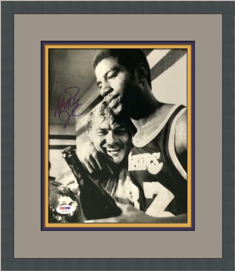 Magic Johnson Signed Custom Framed B&W 8x10 Photo PSA/DNA LA Lakers: Magic Johnson Signed Custom Framed B&W 8x10 Photo PSA/DNA LA Lakers Celebrate the legacy of basketball legend Magic Johnson with this stunning custom framed black and white 8x10 sports photo. This ori