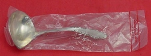 Reed and Barton English Provincial sterling silver 7 inch gravy ladle: Reed and Barton English Provincial sterling silver 7 inch gravy ladle Sterling silver gravy ladle in the English Provincial pattern by Reed & Barton. This pre-owned piece comes in its factory sleeve, 