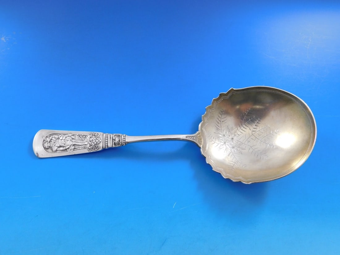 Gorham Fontainebleau Sterling Silver Berry Spoon 8 1/4 Bright-Cut Design: Gorham Fontainebleau Sterling Silver Berry Spoon 8 1/4 Bright-Cut Design This exquisite Fontainebleau berry spoon by Gorham is crafted from sterling silver, showcasing a beautiful bright-cut design. T