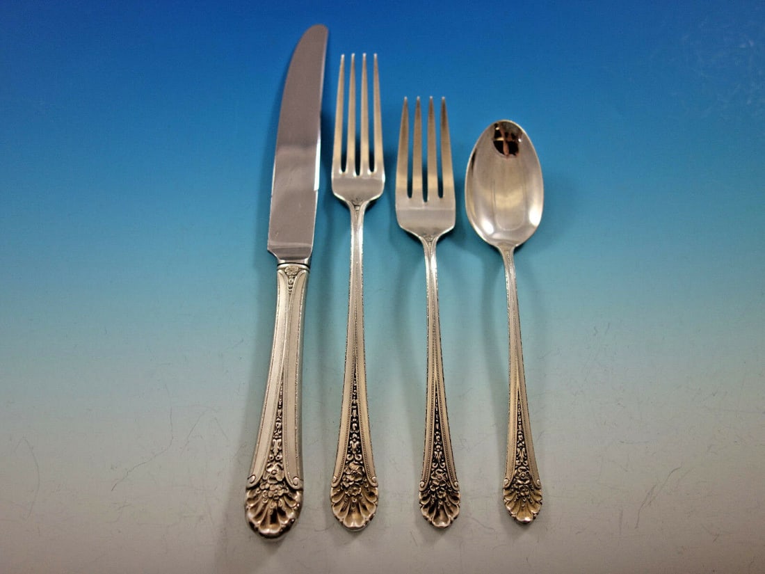 Towle Royal Windsor Sterling Silver 4-Piece Place Setting: Towle Royal Windsor Sterling Silver 4-Piece Place Setting This exquisite Royal Windsor place setting by Towle features a 4-piece collection crafted from high-quality sterling silver, dating back to th