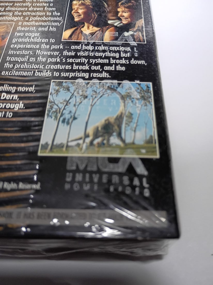 Factory Sealed 1993 Jurassic Park VHS with MCA Universal Hologram (1 of 16)