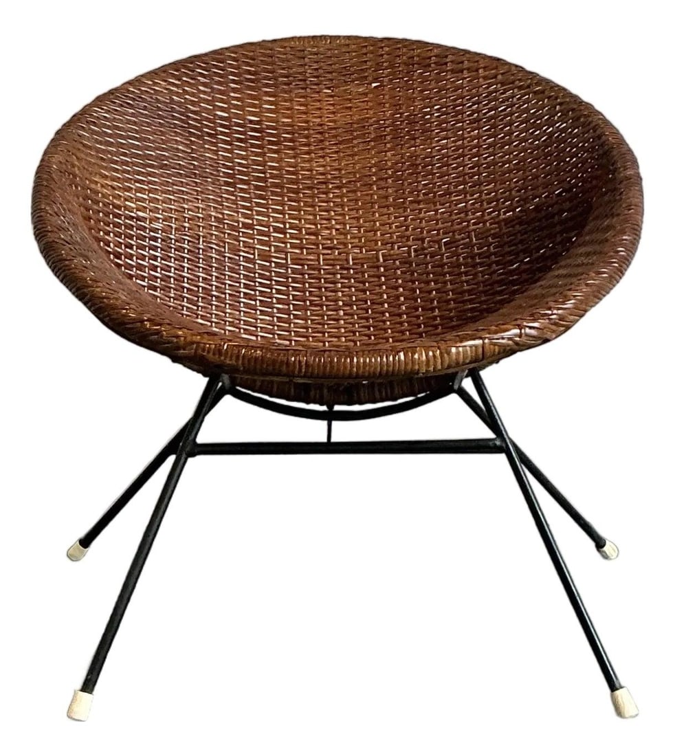 Vintage Mid-Century Modern Hand-Woven Rattan Hoop Chair: Vintage Mid-Century Modern Hand-Woven Rattan Hoop Chair Embrace the timeless charm of Mid-Century design with this iconic vintage woven rattan hoop chair. This piece showcases a sculptural, deep-seate