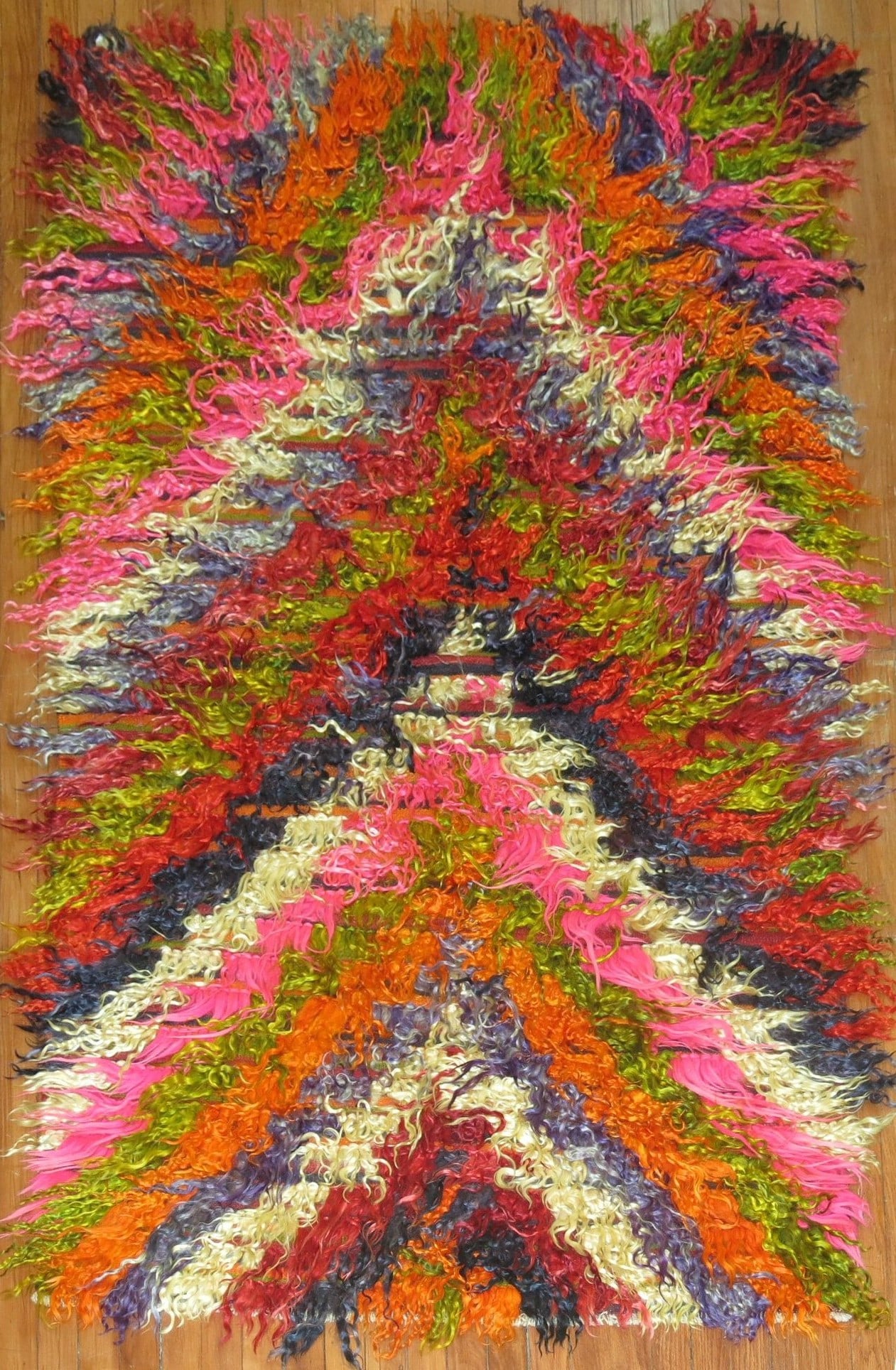 3' 9" x 7' Turkish Tulu Accent Rug Mid 20th Century: 3' 9" x 7' Turkish Tulu Accent Rug Mid 20th Century Mid 20th century Turkish Tulu rug with a shag pile and accent-size format. This pre-owned rug is identified as a Tulu type. Specifications Origin: T
