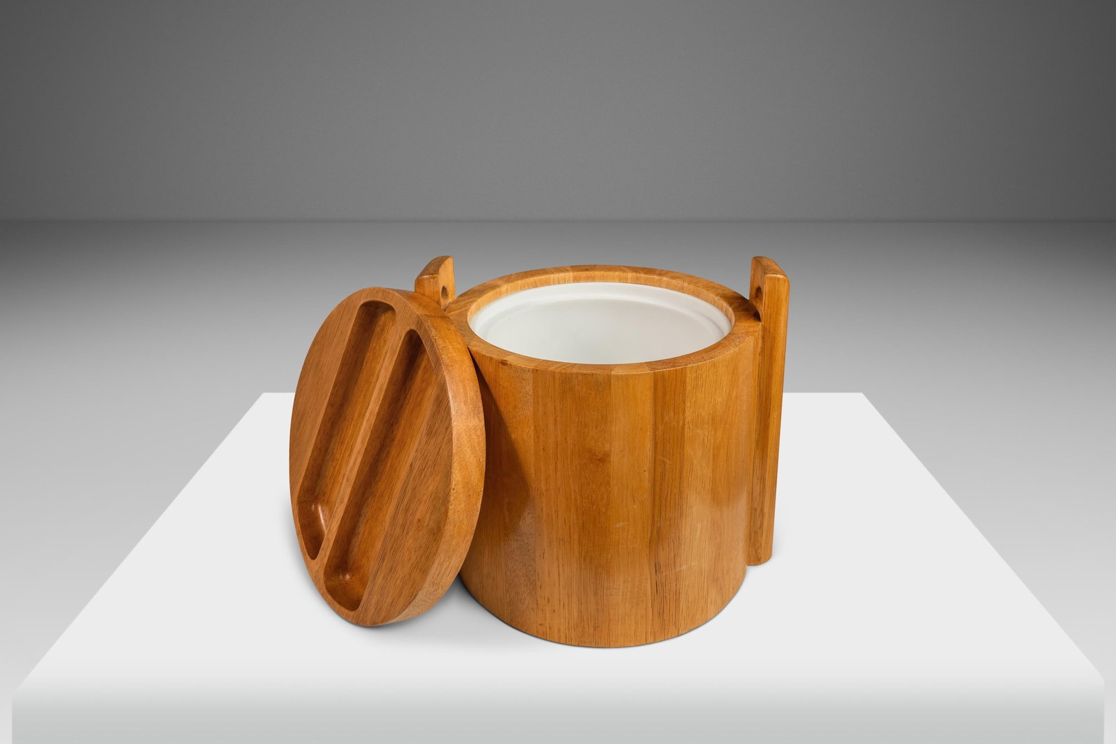 Mid-Century Danish Ice Bucket by ROYAL TEAK in Solid Teak 1970s: Mid-Century Danish Ice Bucket by ROYAL TEAK in Solid Teak 1970s This exquisite Mid-Century Danish Scandinavian Modern Ice Bucket is a stunning piece crafted from solid Burmese teak by ROYAL TEAK Desig