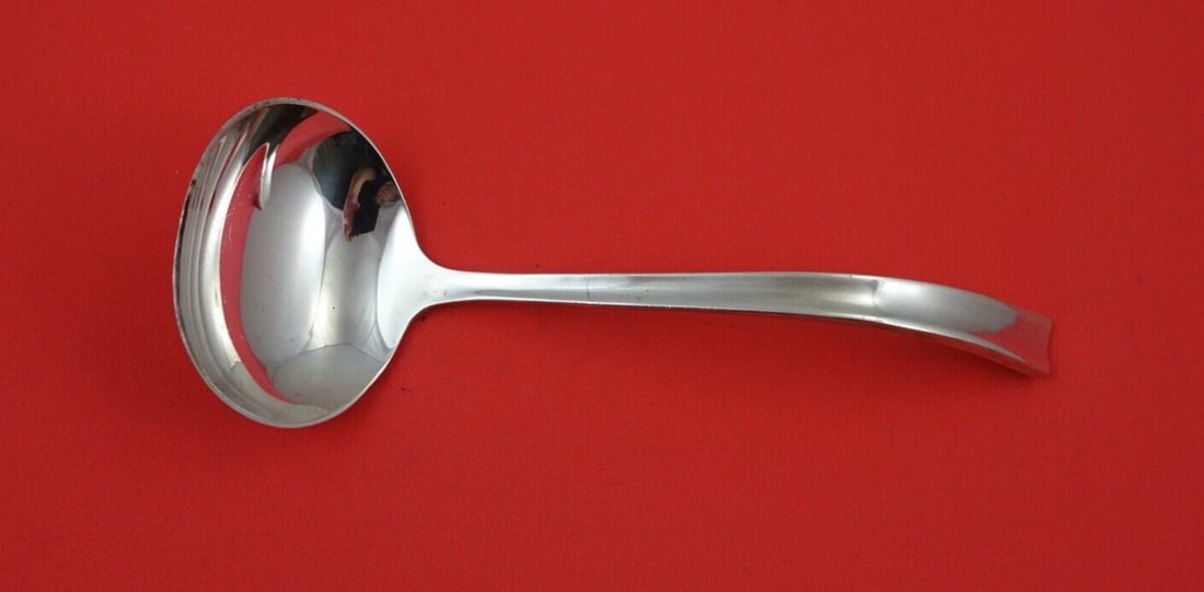 Stieff Personna Sterling Silver Gravy Ladle 7 1/4 Inch: Stieff Personna Sterling Silver Gravy Ladle 7 1/4 Inch This exquisite gravy ladle is part of the Personna pattern by Stieff, crafted from high-quality sterling silver. With a length of 7 1/4 inches, i