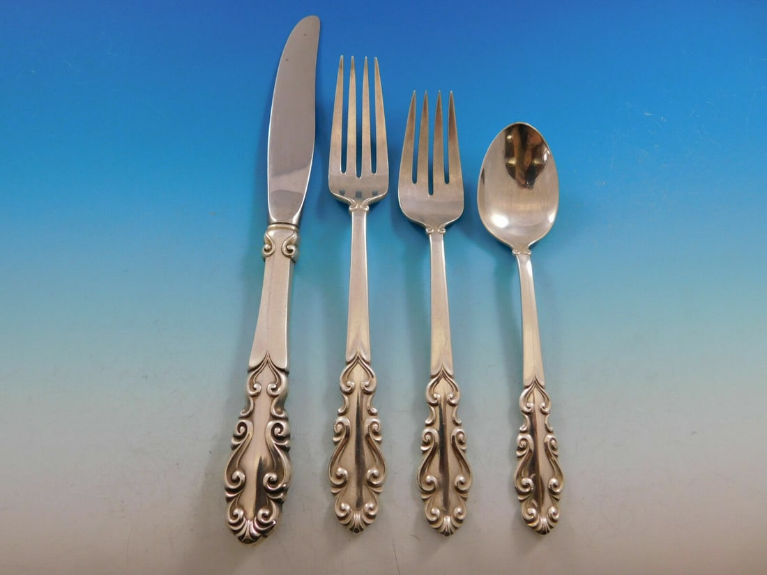 Towle Esplanade Sterling Silver 4-Piece Place Setting: Towle Esplanade Sterling Silver 4-Piece Place Setting Enhance your dining experience with the exquisite Esplanade pattern from Towle. This 4-piece sterling silver regular place setting includes a mode
