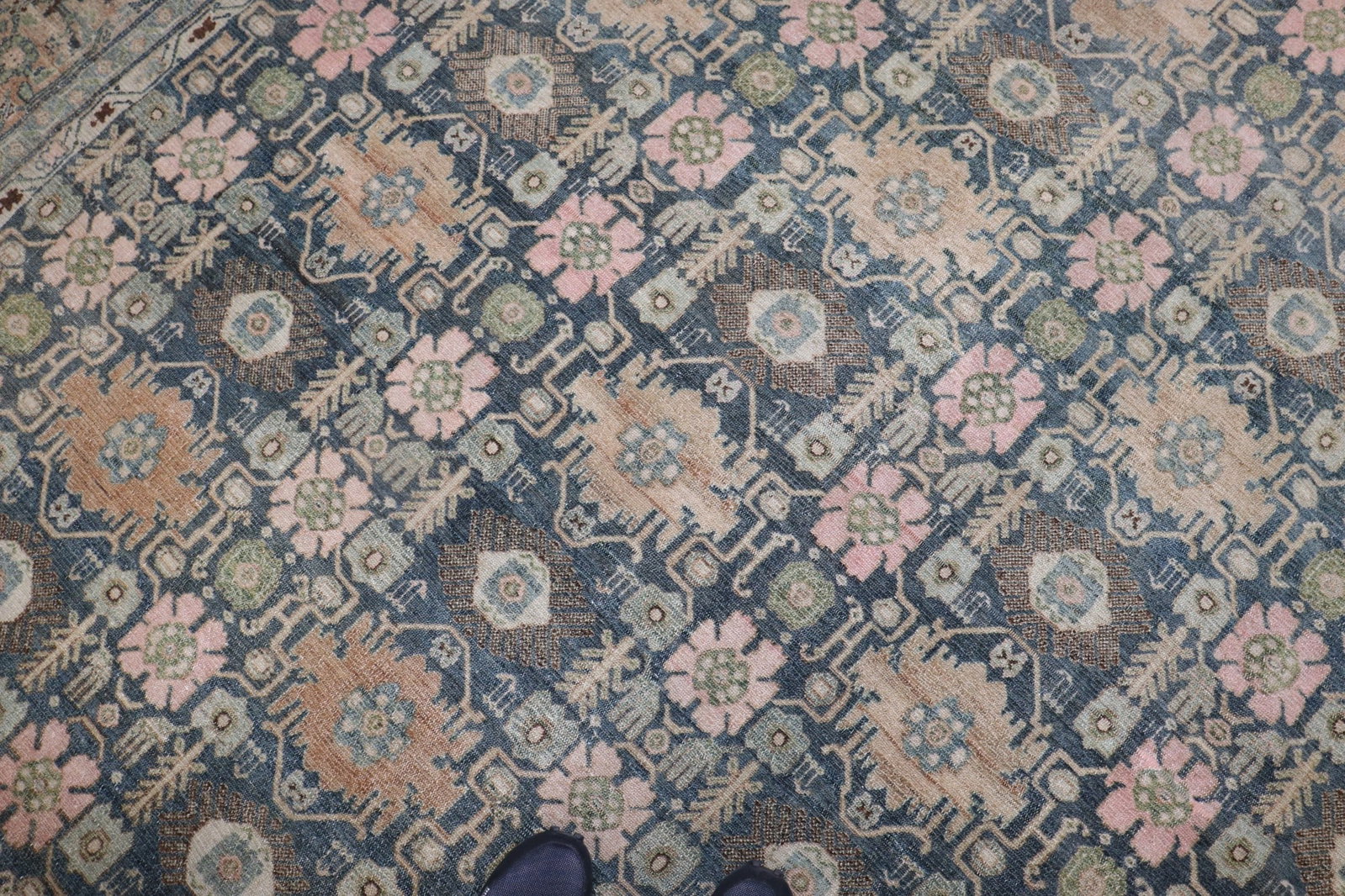 8' 4" x 11' 8" Persian Senneh room rug from the 1920s: 8' 4" x 11' 8" Persian Senneh room rug from the 1920s Fine Persian Senneh decorative rug from the 1920s with a floral and geometric design. This pre-owned room-size rug is presented as a decorative an