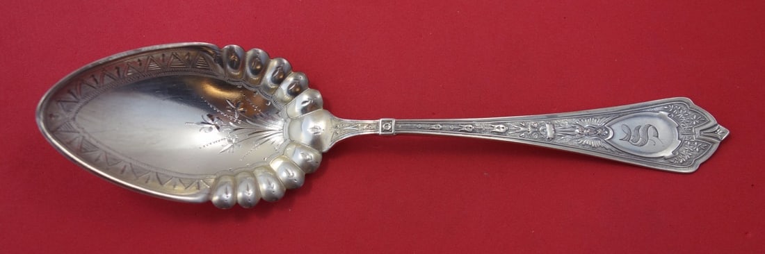 Schulz & Fischer Cleopatra Sterling Silver Berry Spoon 9 inch Gold Wash Fluted: Schulz & Fischer Cleopatra Sterling Silver Berry Spoon 9 inch Gold Wash Fluted Introducing the Cleopatra Berry Spoon by Schulz & Fischer, a stunning addition to any silver collection. This serving spo