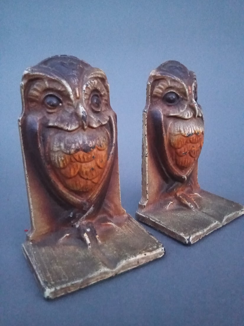 Pair of Hubley cast iron owl bookends with original paint (1 of 5)