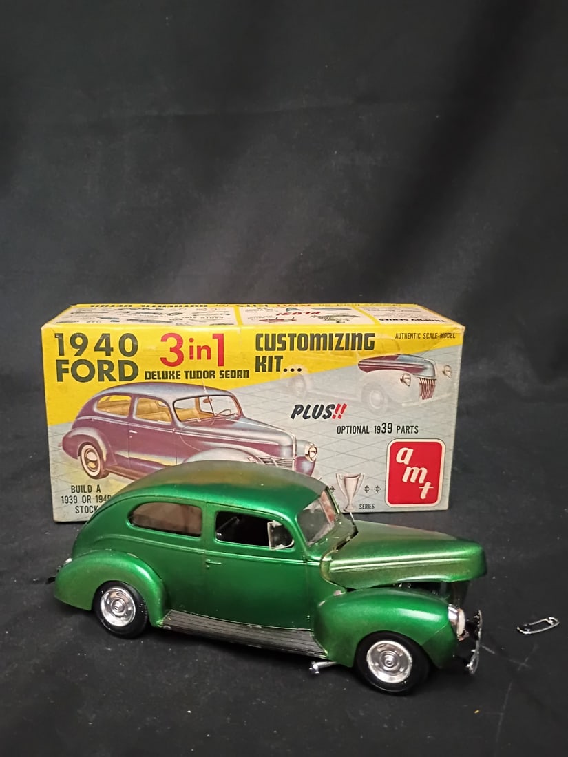 AMT 1940 Ford 3 in 1 customizing model kit with box (1 of 11)