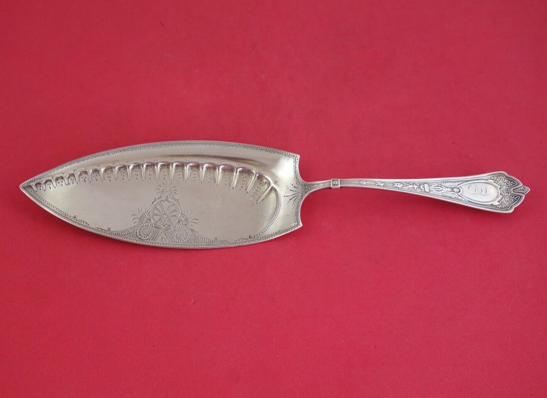 Schulz & Fischer Cleopatra Sterling Silver Fish Server 12 Inch: Schulz & Fischer Cleopatra Sterling Silver Fish Server 12 Inch Introducing the Cleopatra Fish Server by Schulz & Fischer, a stunning serving piece crafted from high-quality sterling silver. This exqui