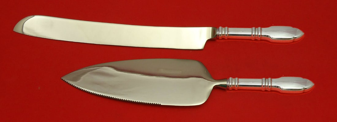Custom Graff W&D Sterling Silver Wedding Cake Set 2pc: Custom Graff W&D Sterling Silver Wedding Cake Set 2pc This elegant wedding cake set by Graff W&D features a striking design in sterling silver, complemented by stainless steel blades. The set includes