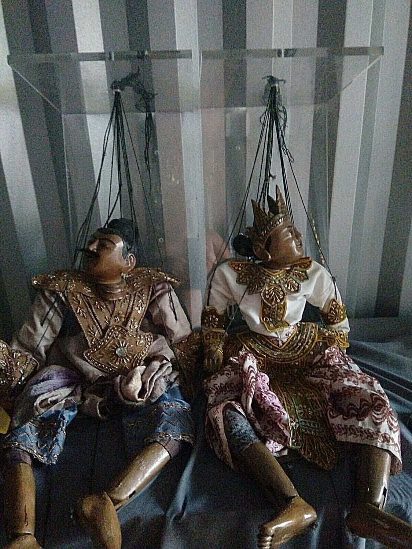 Pair of Hand Carved Thai or Burmese Marionettes on Acrylic Wall Brackets (1 of 7)