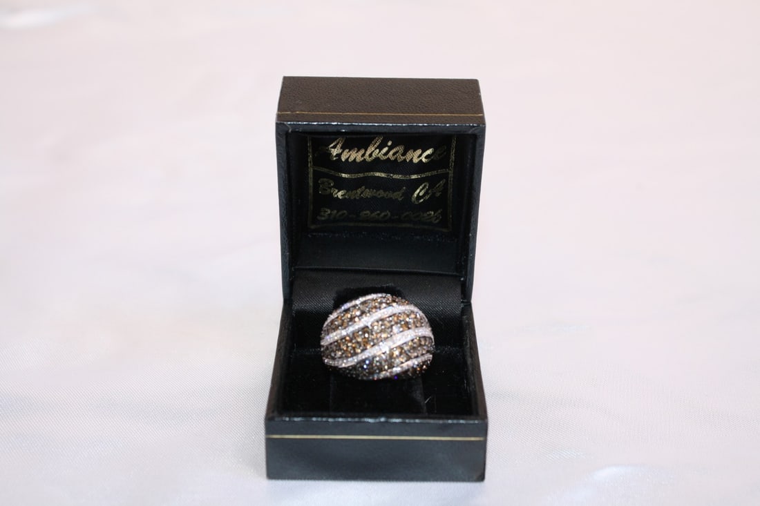 Stunning French 18K White Gold Diamond Ring with Colored Diamonds Size 7: Stunning French 18K White Gold Diamond Ring with Colored Diamonds Size 7 This stunning French ring showcases exquisite craftsmanship in 18K white gold, featuring a captivating arrangement of diamonds 